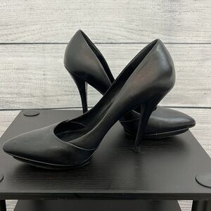 Elizabeth and James Black Pump